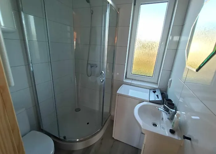 Kudowskie Chatynki Caloroczne Mini Zoo * Kudowa-Zdrój